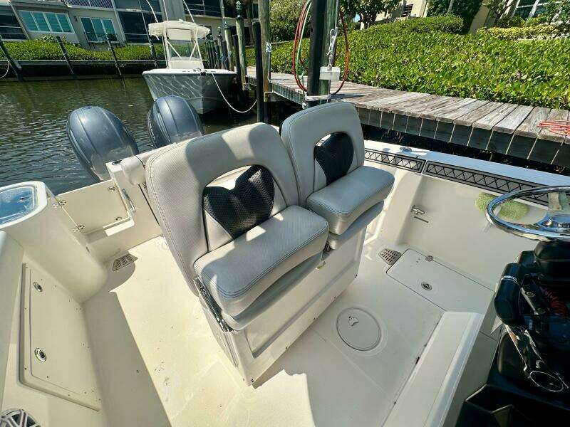 2019 Wellcraft 262 Fisherman boat interior with dual seats and twin outboard motors.