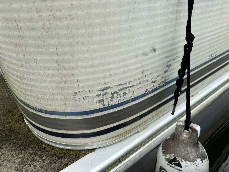 2002 Bennington 257L Pontoon Boat