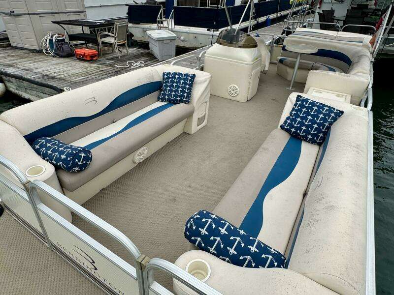 2002 Bennington 257L Pontoon Boat