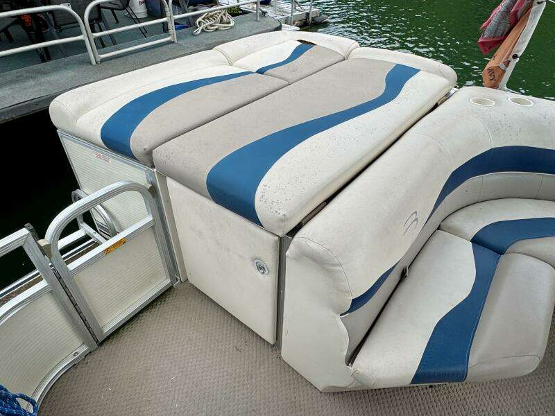2002 Bennington 257L Pontoon Boat