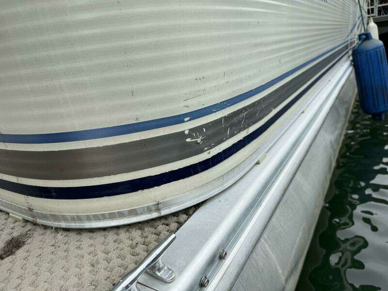 2002 Bennington 257L Pontoon Boat