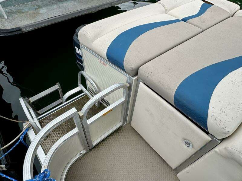 2002 Bennington 257L Pontoon Boat