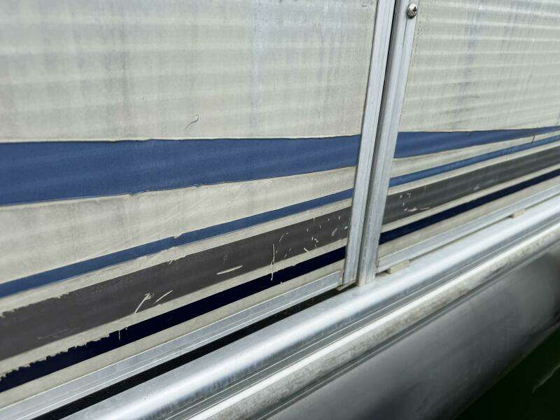 2002 Bennington 257L Pontoon Boat