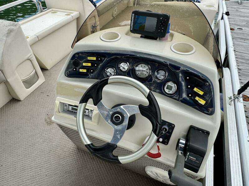 2002 Bennington 257L Pontoon Boat