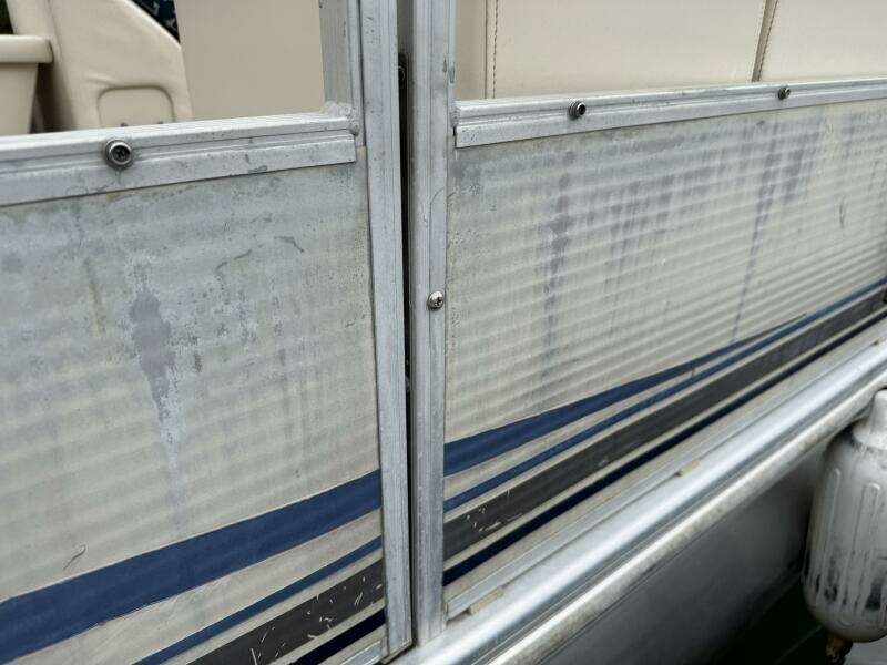 2002 Bennington 257L Pontoon Boat