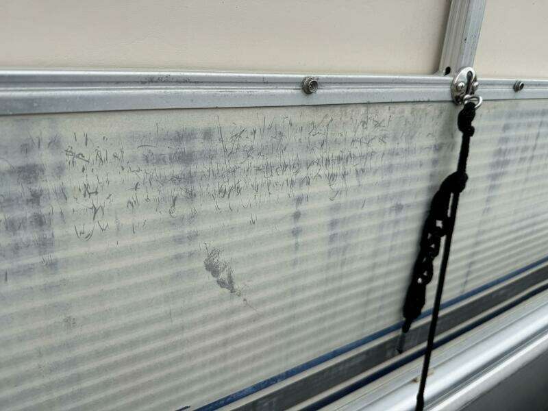 2002 Bennington 257L Pontoon Boat