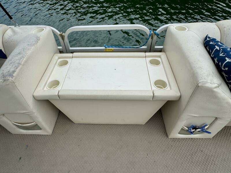 2002 Bennington 257L Pontoon Boat