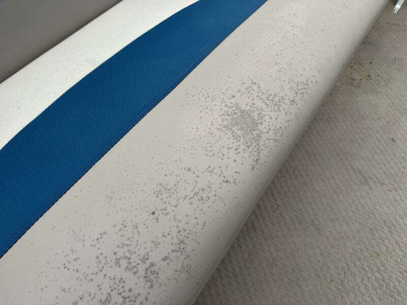 2002 Bennington 257L Pontoon Boat