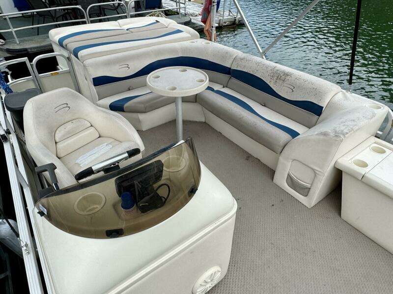 2002 Bennington 257L Pontoon Boat