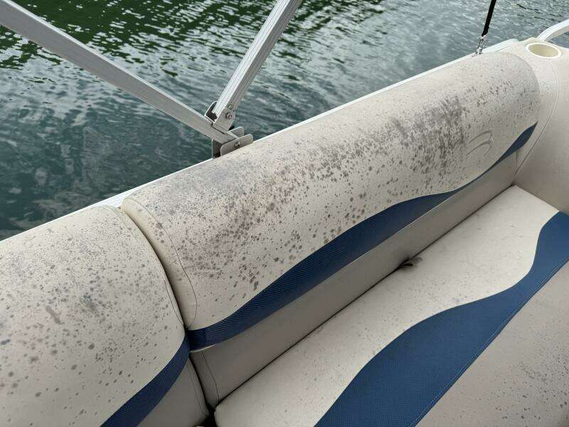 2002 Bennington 257L Pontoon Boat