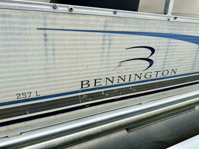 2002 Bennington 257L Pontoon Boat