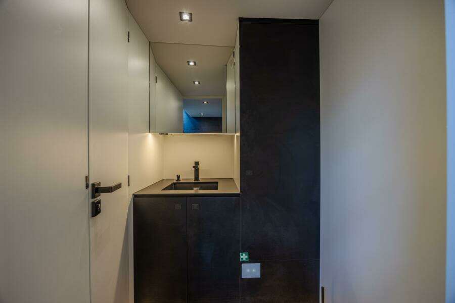 2023 Vanquish Yachts VQ58