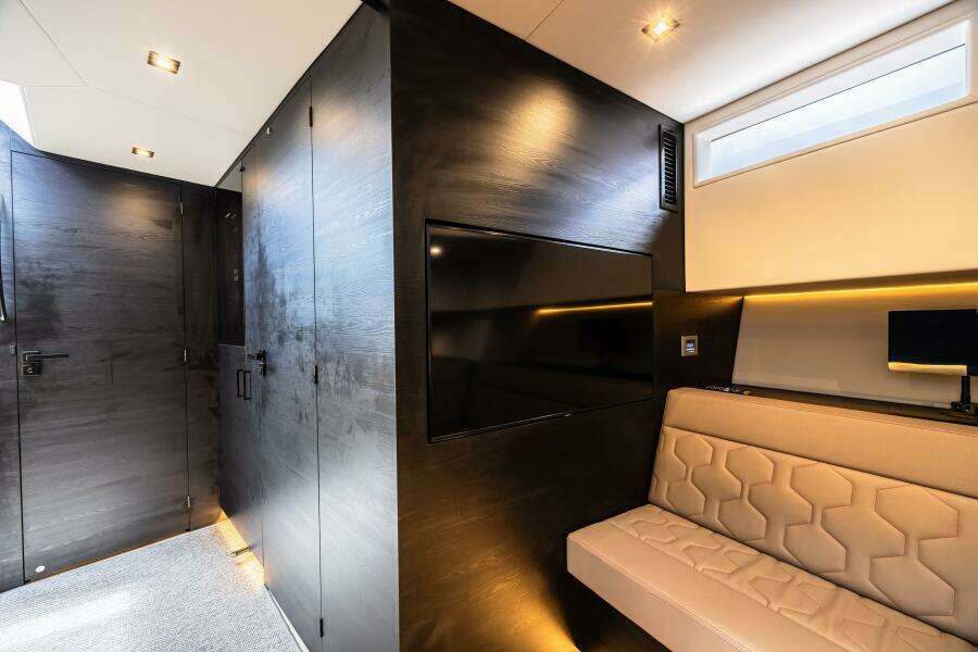 2023 Vanquish Yachts VQ58