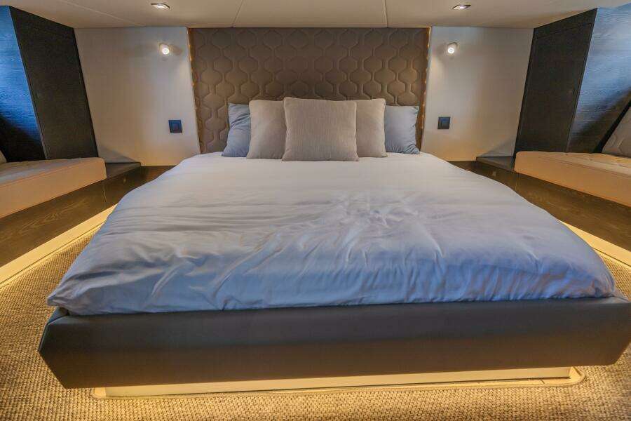 2023 Vanquish Yachts VQ58