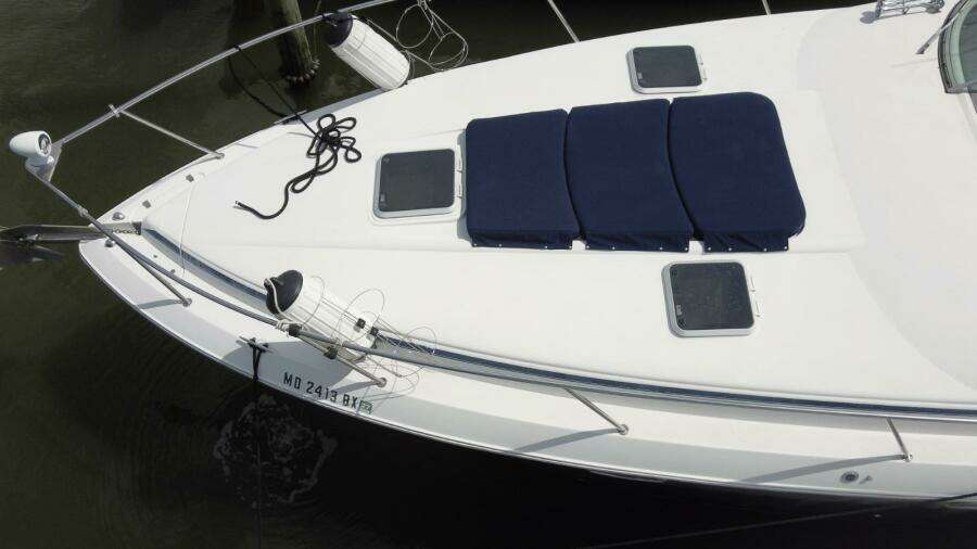2005 Rinker 390