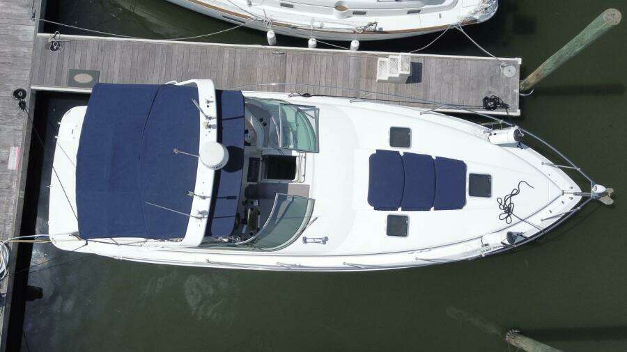 2005 Rinker 390