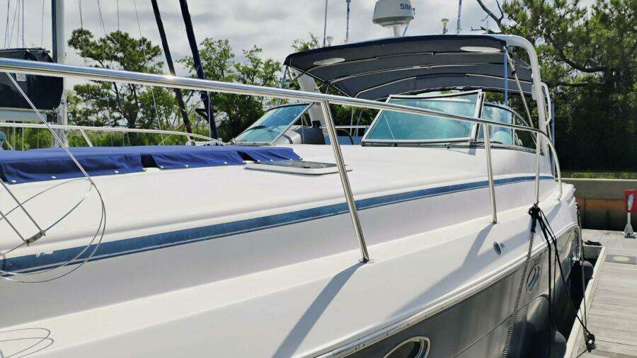 2005 Rinker 390