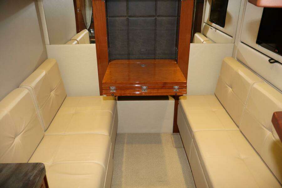 2015 Sea Ray 410 Sundancer- SOMEDAY- Salon