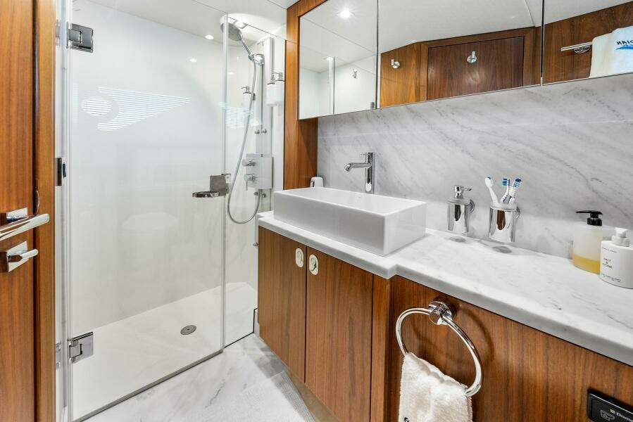 2016 Sunseeker Manhattan 65