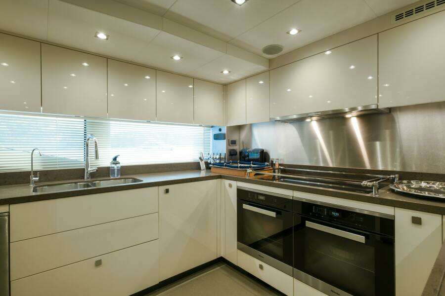 2018 Sunseeker Sunseeker 116 Yacht