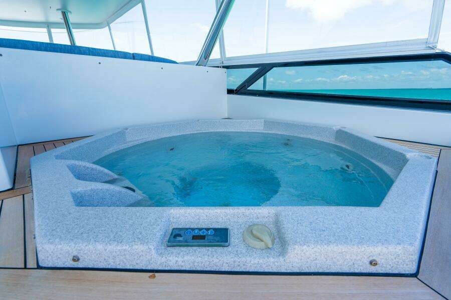 Flybridge Jacuzzi