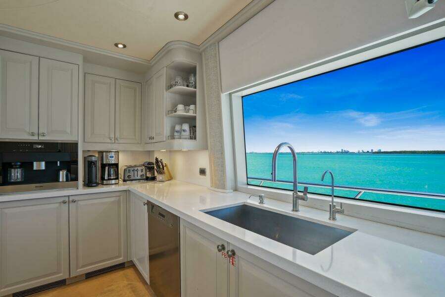 2004 Crescent Raised Pilothouse