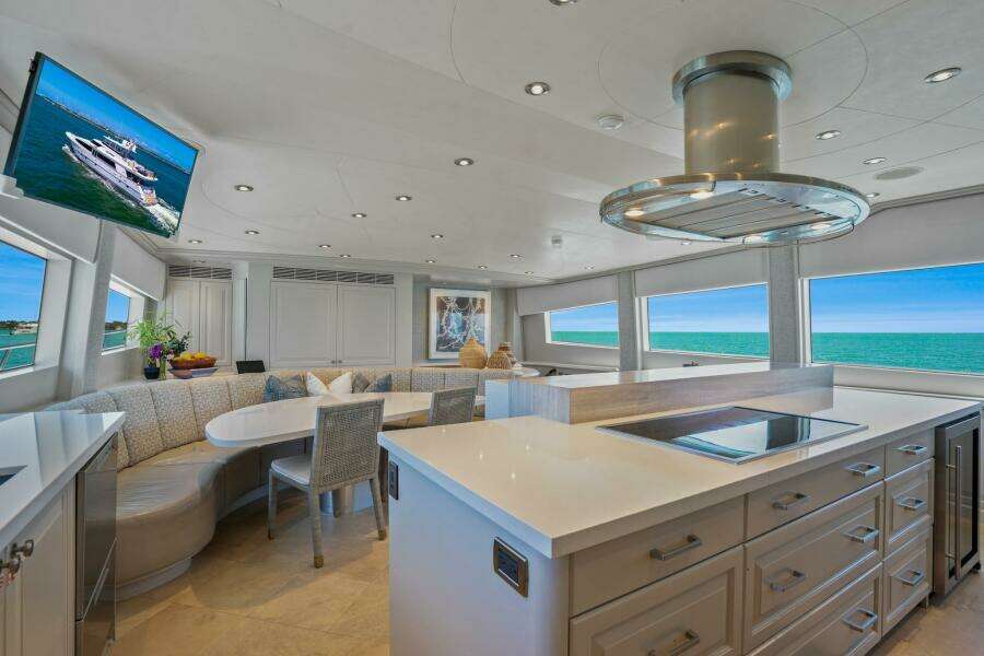 2004 Crescent Raised Pilothouse