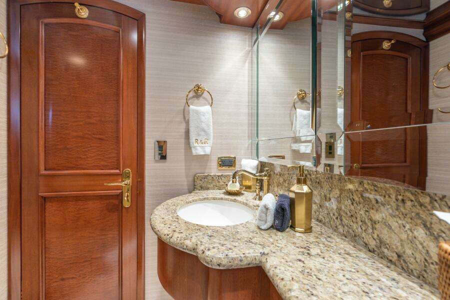 Queen Guest Ensuite