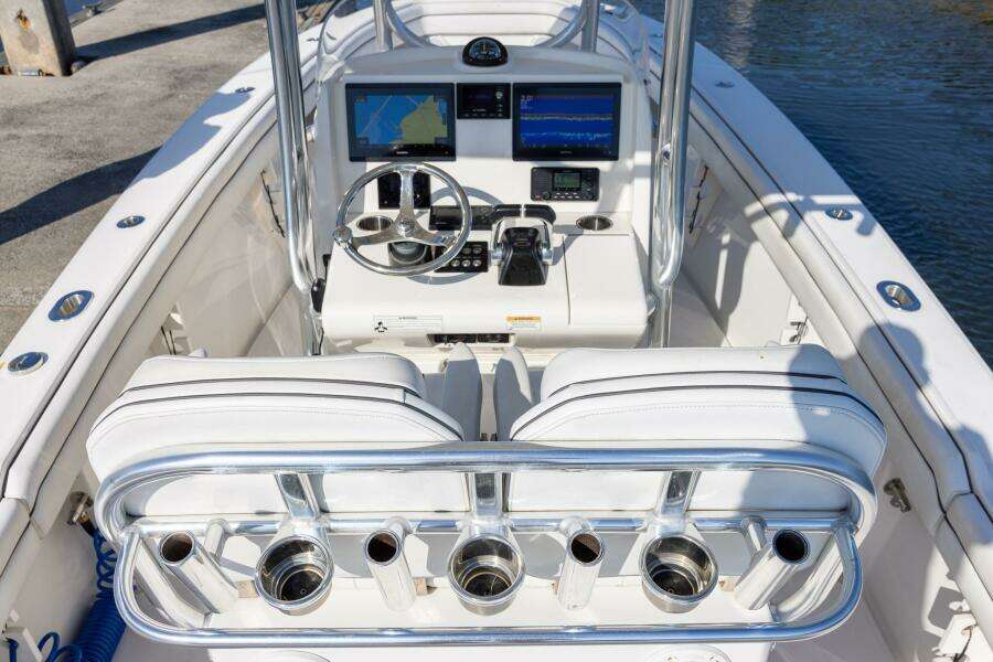 2018 Jupiter 26 FS boat cockpit with modern navigation system and sleek design.