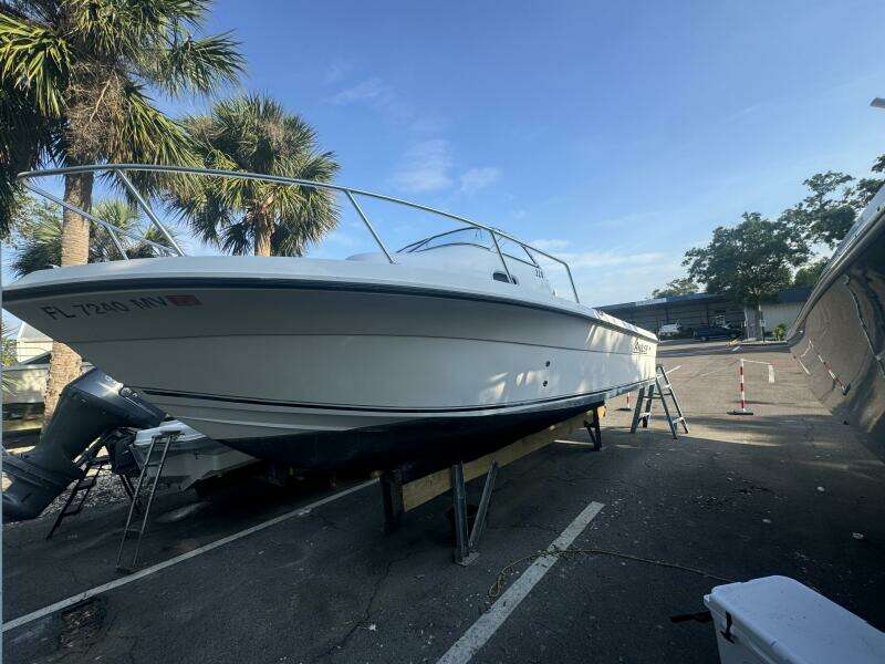 2004 Angler 220 Walkaround