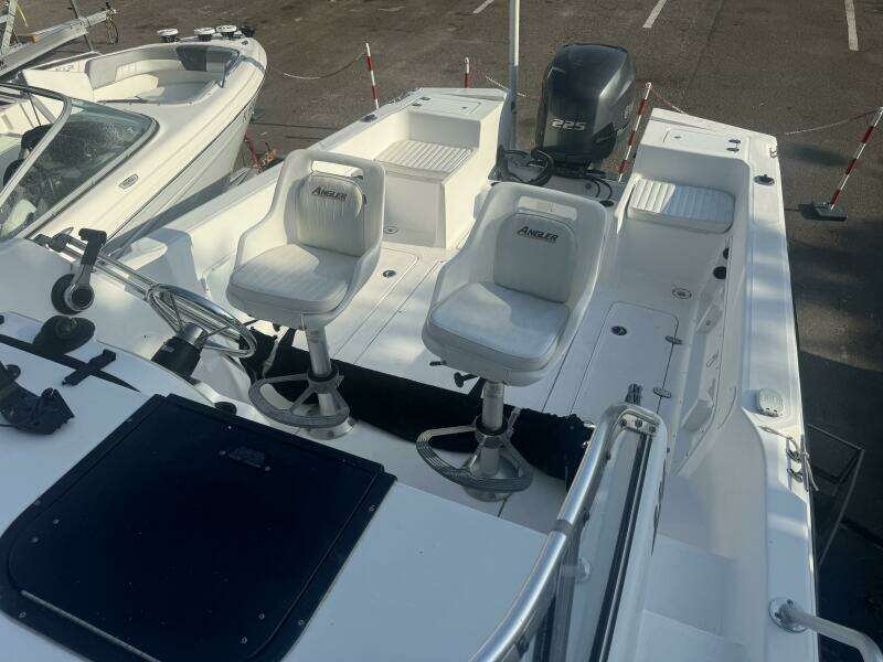 2004 Angler 220 Walkaround