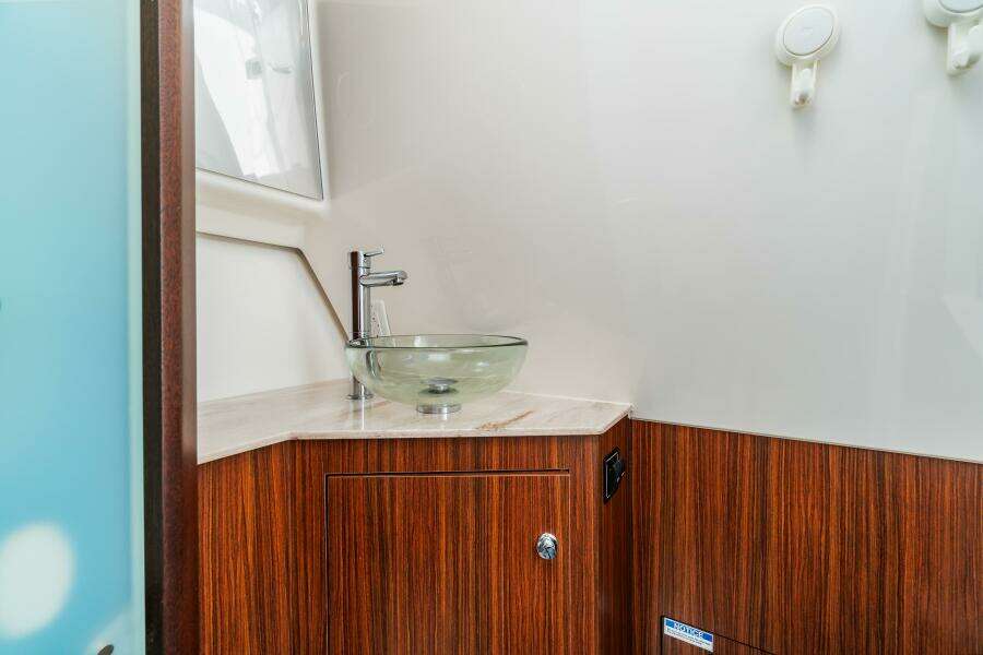 Pursuit 365 MISS MORGAN III - Interior