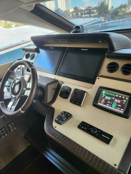 2014 Azimut Flybridge