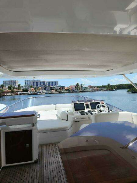 2014 Azimut Flybridge