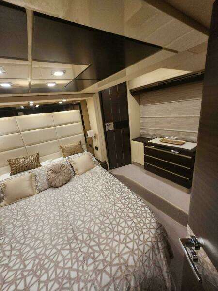 2014 Azimut Flybridge