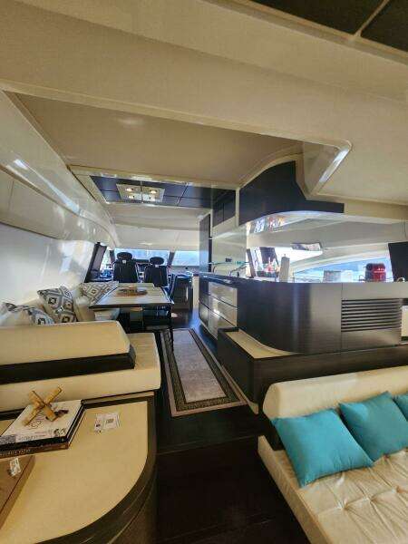 2014 Azimut Flybridge