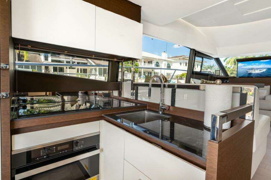 2020 Prestige 520 Fly