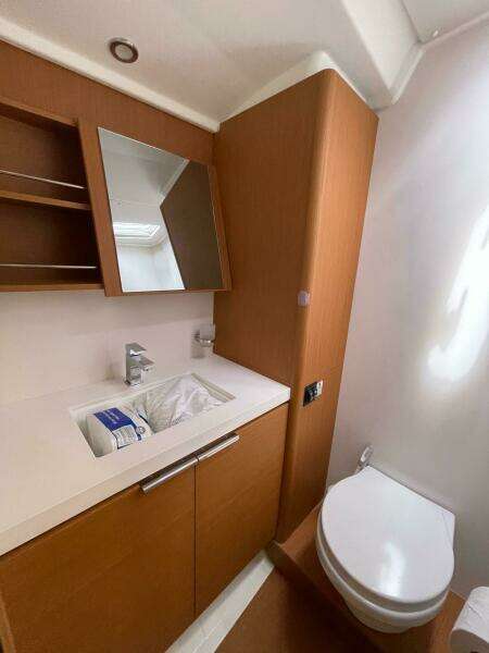 2020 Beneteau First 53 head