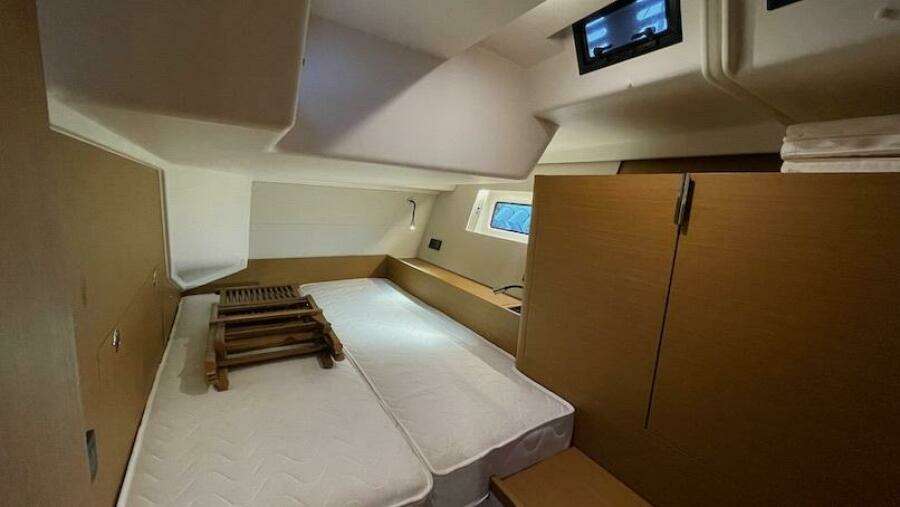 2020 Beneteau First 53 port aft guest cabin