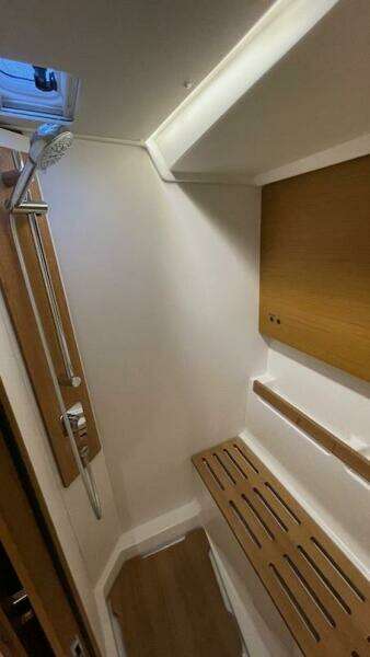 2020 Beneteau First 53 shower