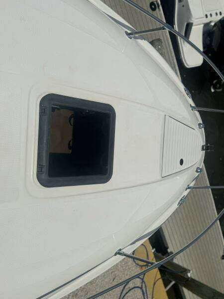 2003 Bayliner 212 Capri Cuddy Cabin