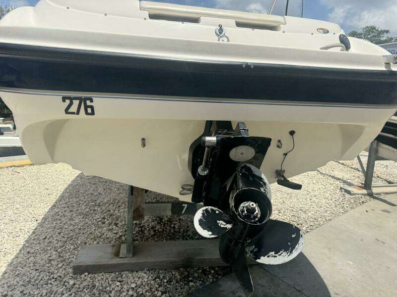 2003 Bayliner 212 Capri Cuddy Cabin