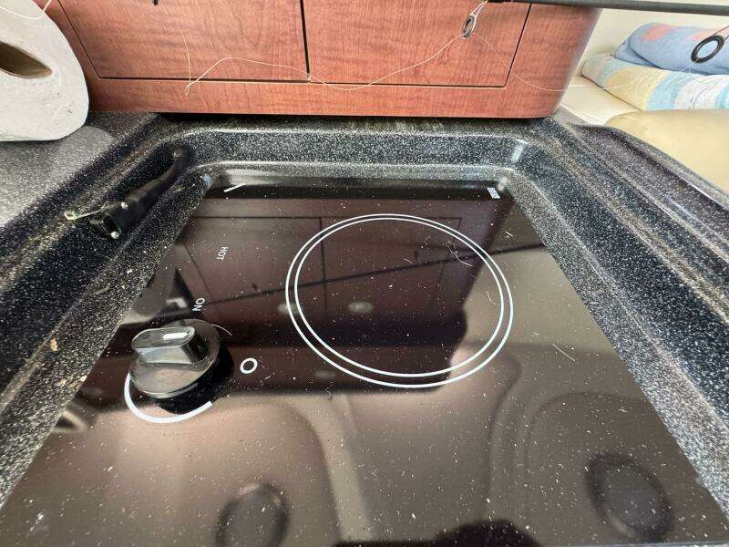 2011 Boston Whaler 305 Conquest