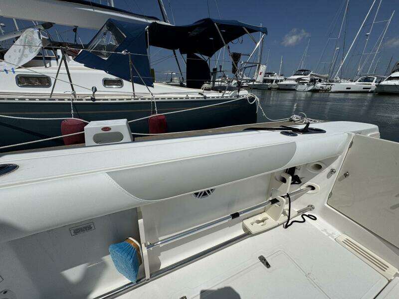 2011 Boston Whaler 305 Conquest