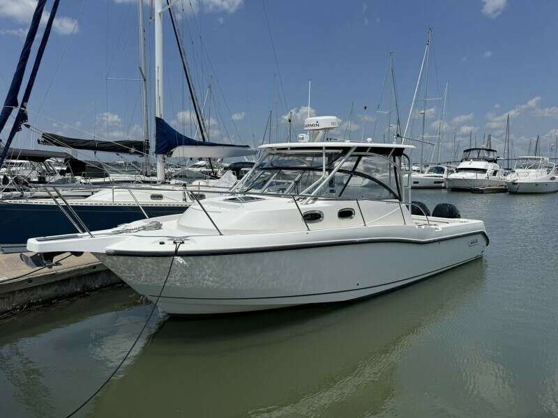 2011 Boston Whaler 305 Conquest
