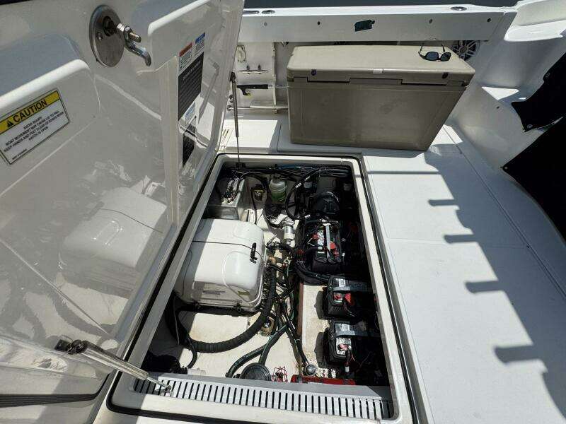 2011 Boston Whaler 305 Conquest