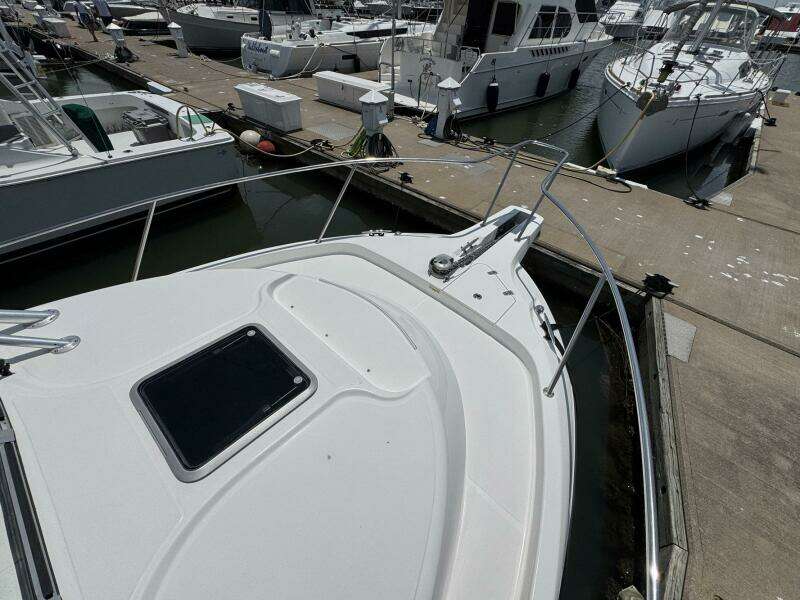 2011 Boston Whaler 305 Conquest