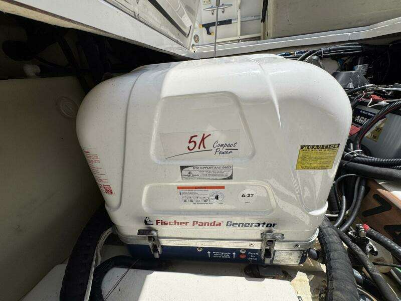 2011 Boston Whaler 305 Conquest