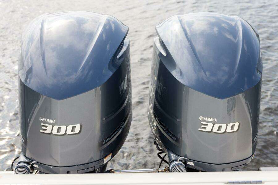 2012 Pursuit ST 310 Sport