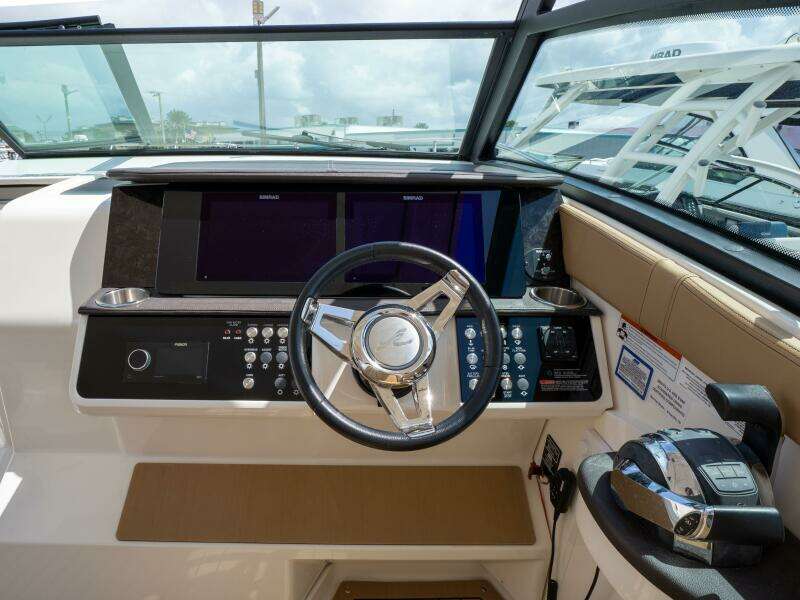 2021 Sea Ray 320 Sundancer